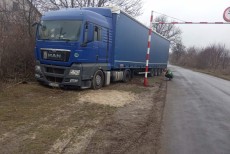 Перевантажений автомобіль застряг в Лохвицькому районі